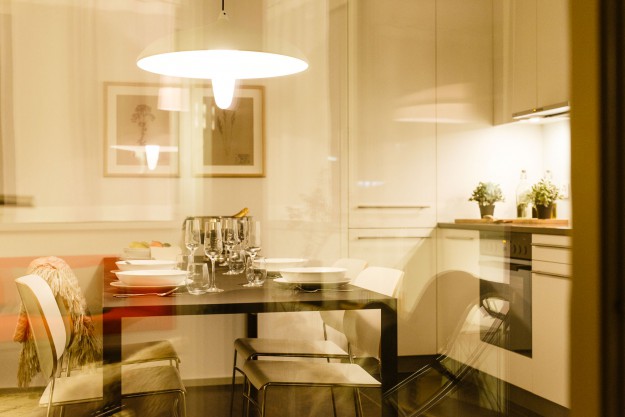 Stylingdetails Stahltisch Stahlblau